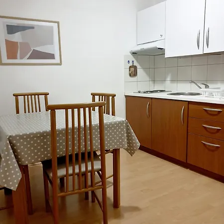 Apartment Tena With Private Parking Pula