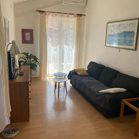 Tena With Private Parking Apartment Pula