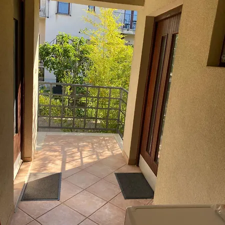 Tena With Private Parking Apartment Pula