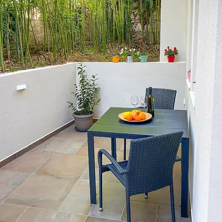 Apartamento Tena With Private Parking Pula