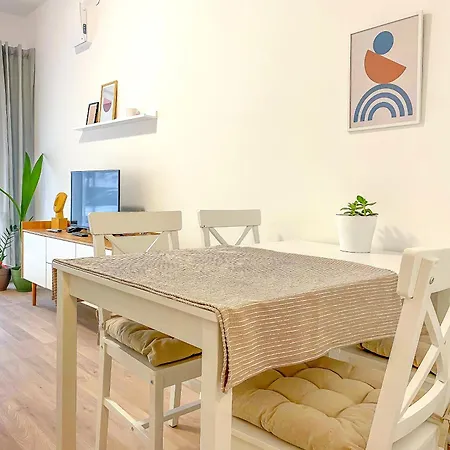 Tena With Private Parking Apartment Pula