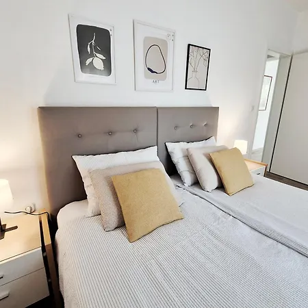 Tena With Private Parking 아파트