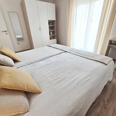 Tena With Private Parking *