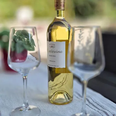 Lägenhet Tena With Private Parking