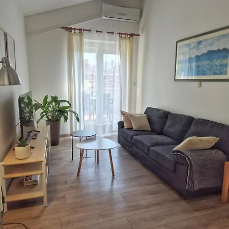 Tena With Private Parking * 풀라