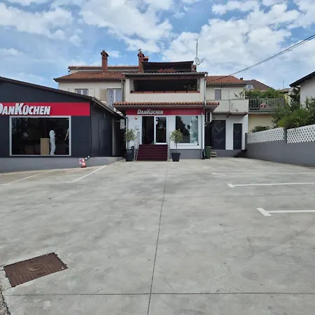 Tena With Private Parking Lägenhet