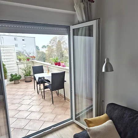 Tena With Private Parking Lägenhet Pula