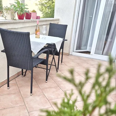 Apartment Tena With Private Parking Pula