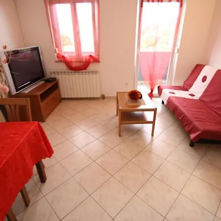Tena With Private Parking Apartment Pula