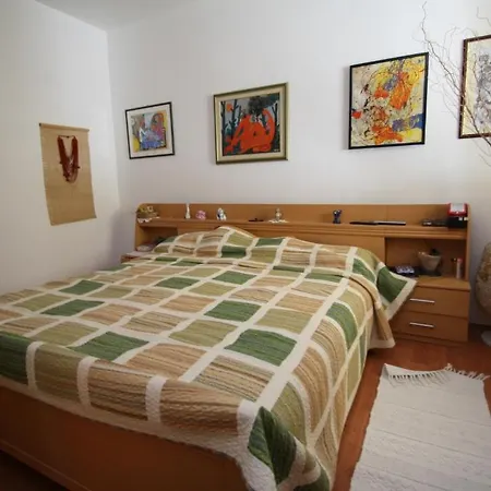 Tena With Private Parking Apartment Pula