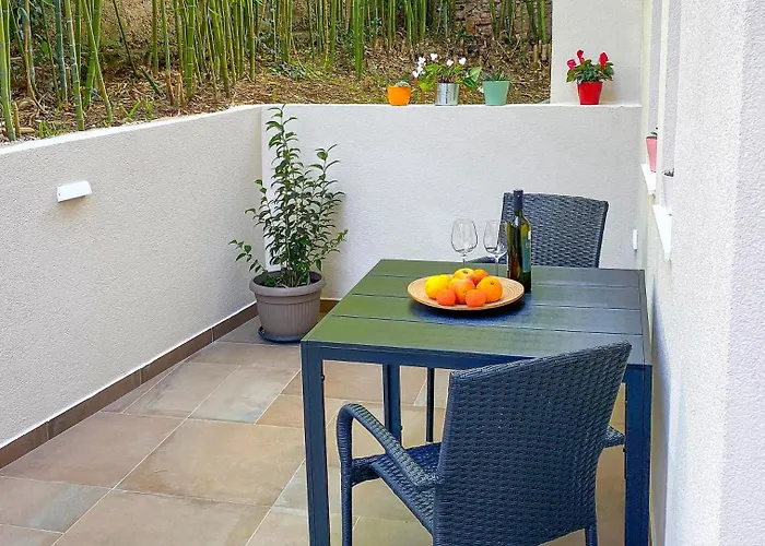 아파트 Tena With Private Parking 풀라