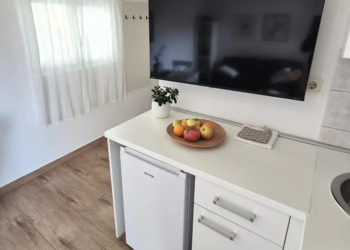 Tena With Private Parking 아파트 *