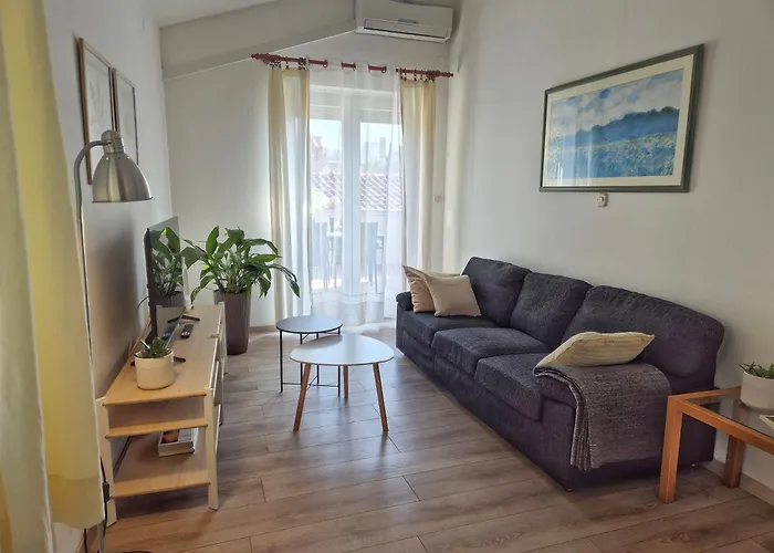 Tena With Private Parking * 풀라