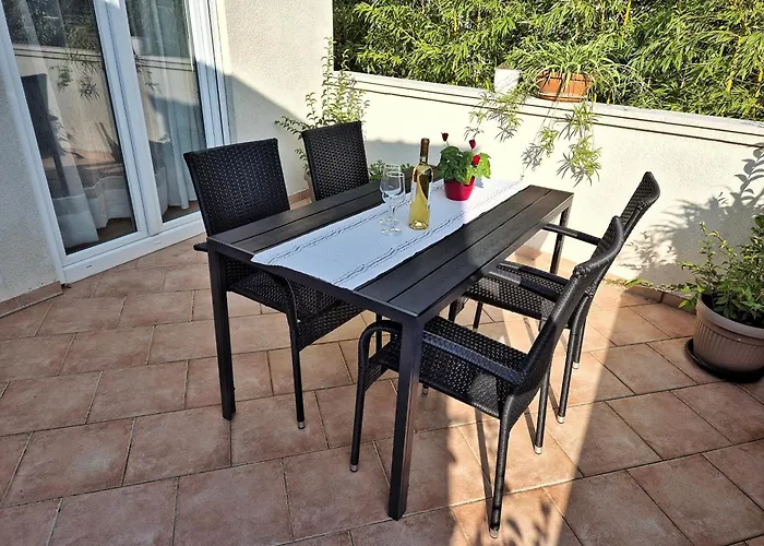 Tena With Private Parking Daire *