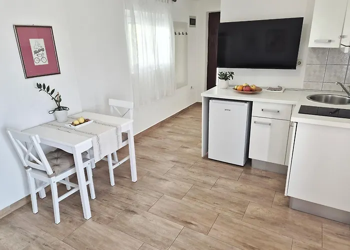 Daire Tena With Private Parking Pula