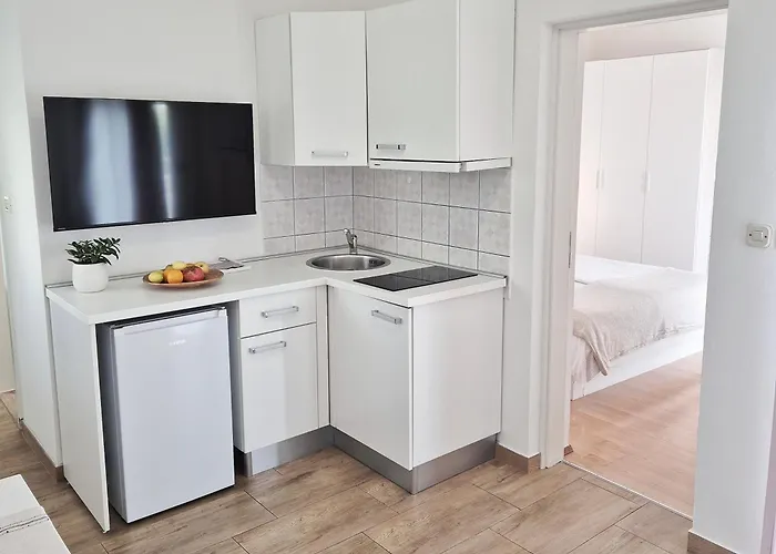 Tena With Private Parking 풀라