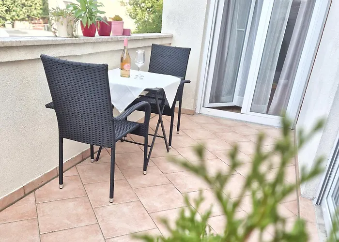 Daire Tena With Private Parking Pula