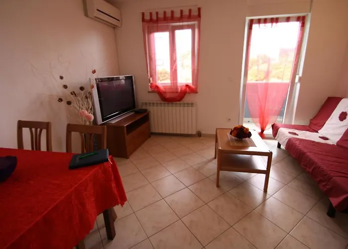 Tena With Private Parking * 풀라