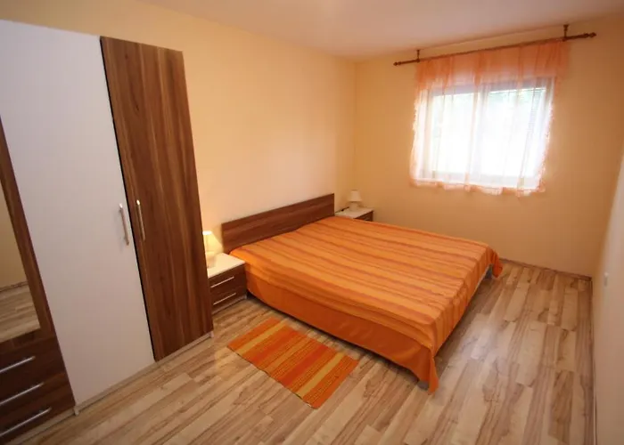 Tena With Private Parking * 풀라