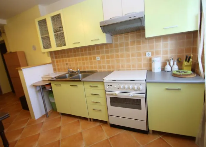 Tena With Private Parking * 풀라