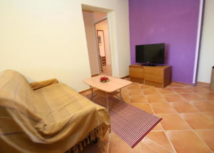 Tena With Private Parking 풀라