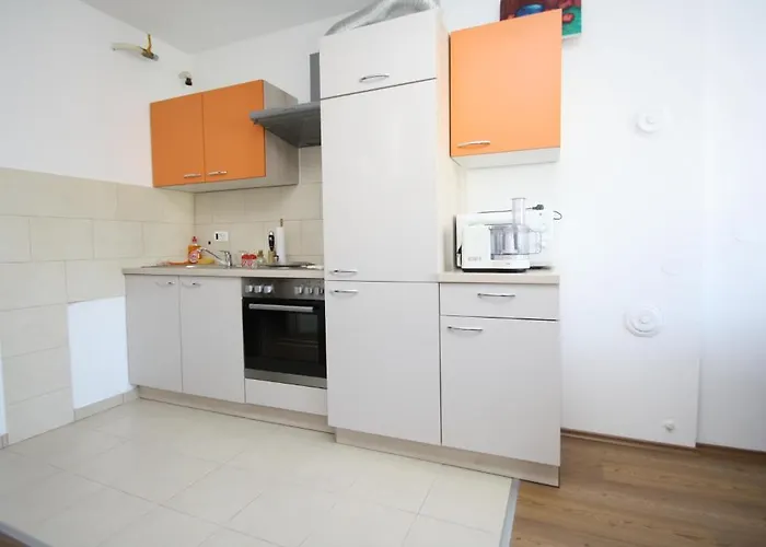 Tena With Private Parking * 풀라