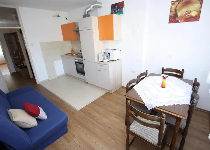 Tena With Private Parking 풀라