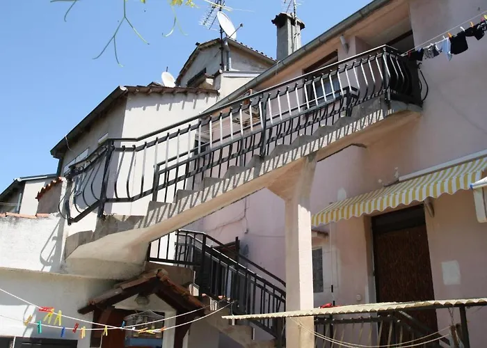 Tena With Private Parking 풀라