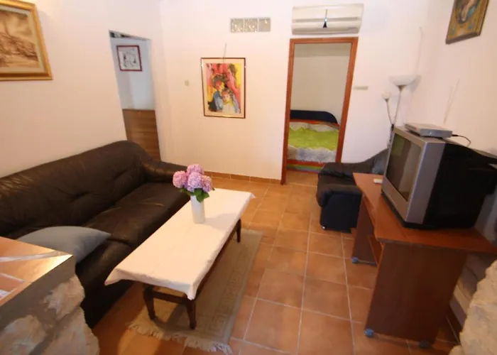 Tena With Private Parking