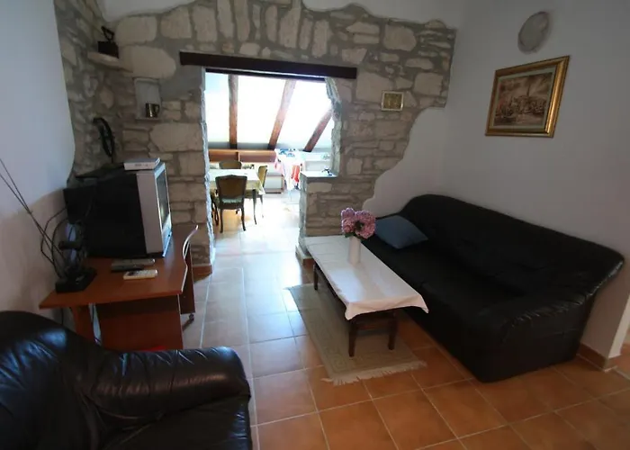 Tena With Private Parking Daire