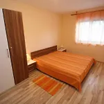 Tena With Private Parking * Pula