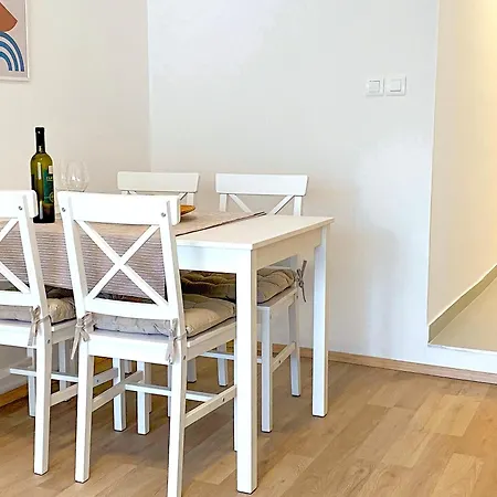 Tena With Private Parking Apartman