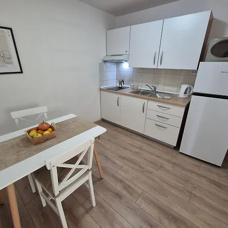Apartman Tena With Private Parking Pula