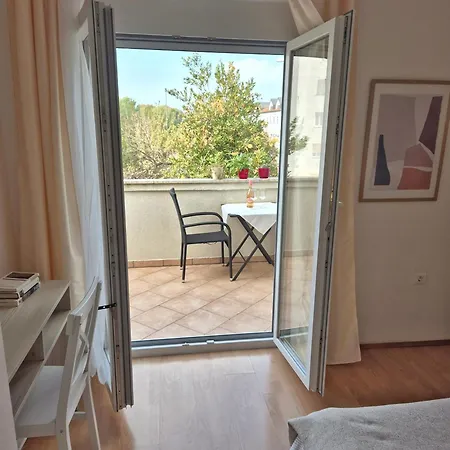 Tena With Private Parking Apartman Pula
