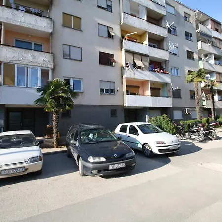 Tena With Private Parking