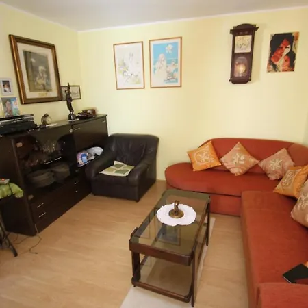 Tena With Private Parking Apartament Pula