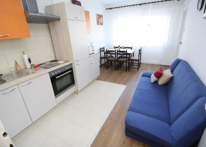 Tena With Private Parking Apartman Pula