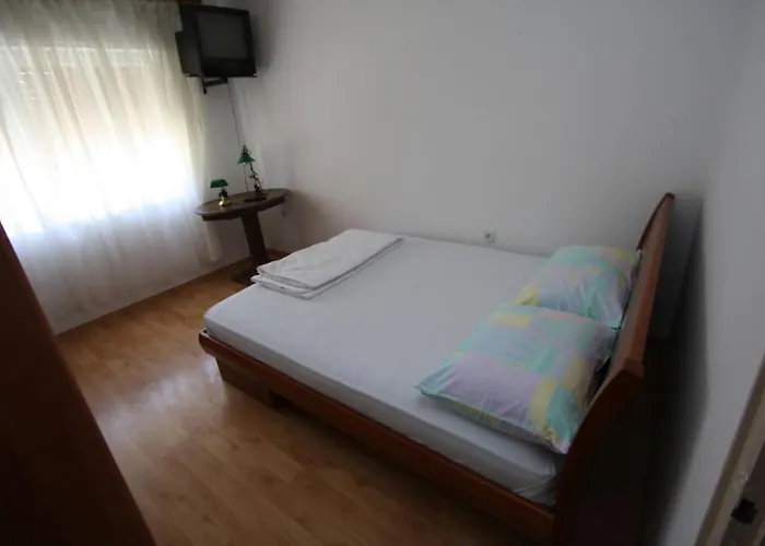 Tena With Private Parking