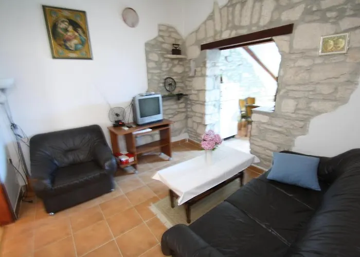 Tena With Private Parking Pula