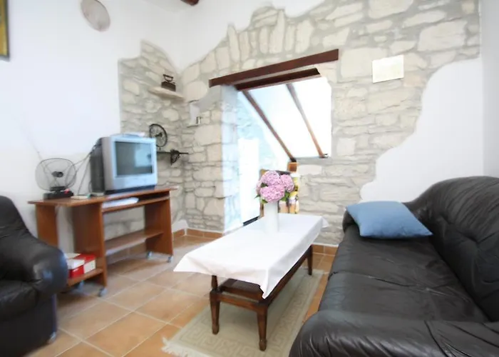 Tena With Private Parking Apartman