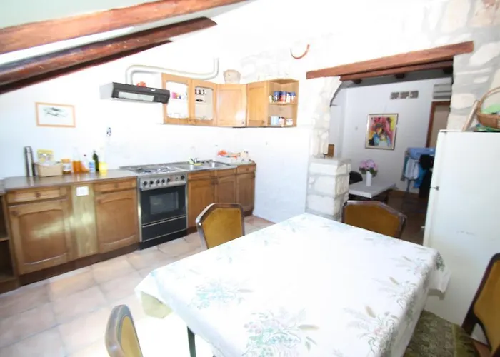 Tena With Private Parking Pula