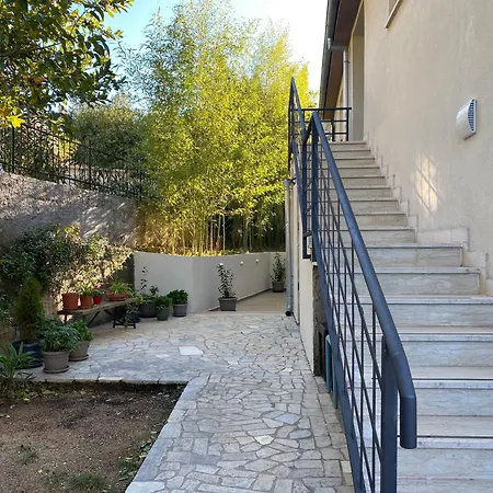 Tena With Private Parking アパート プーラ